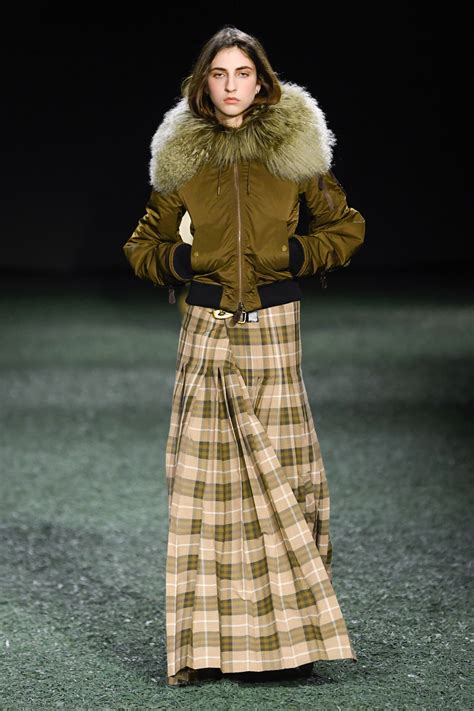 burberry collection|Burberry runway collection.